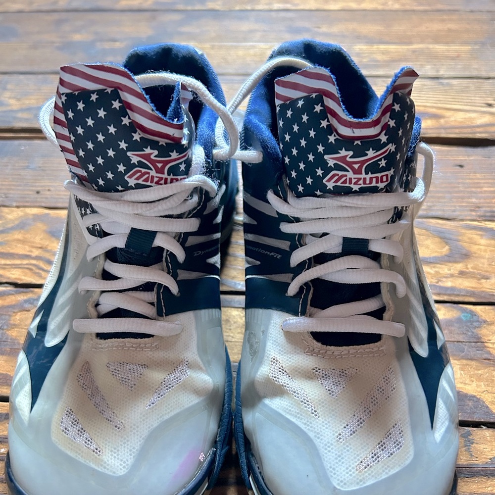 Women’s Mizuno wave volleyball shoes USA flag colors 9.5